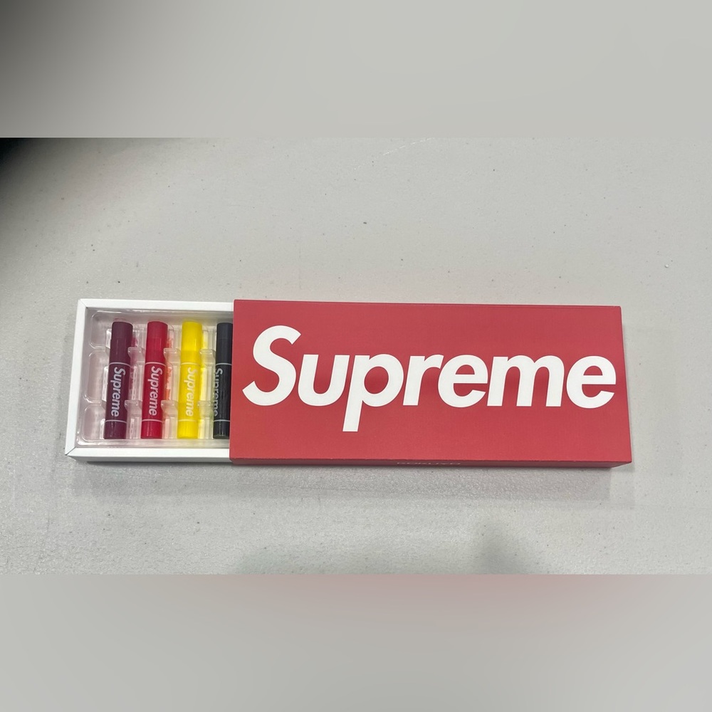 Supreme crayon set